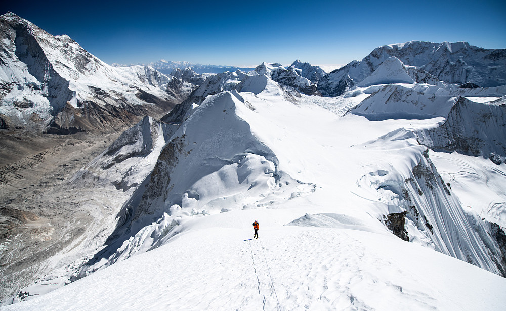 Endre rappellerer ned