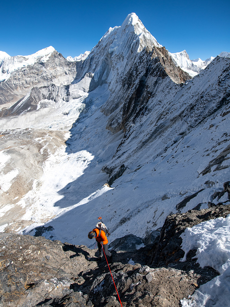 Endre i rappell fra Amphu Laptsa Pass