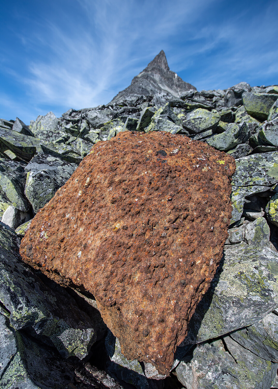 Storebjørn (2222 m) • Peakbook