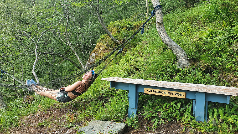 Godt med en beinstrekk i bratta opp mot Sleppskaret