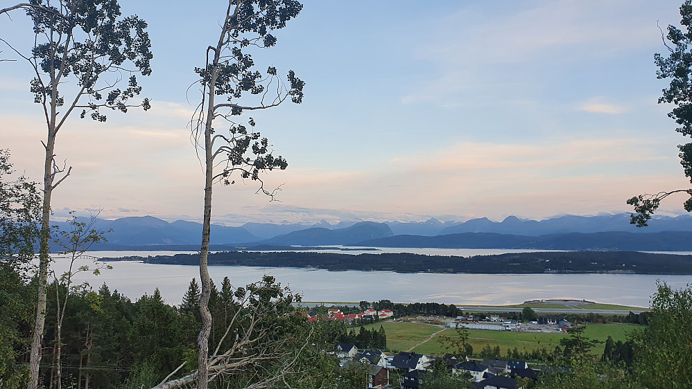 Igjen en nydelig kveld - her på Årøhaugen 