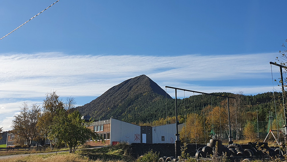 Jendemsfjellet sett fra utgangspunktet i Aureosen