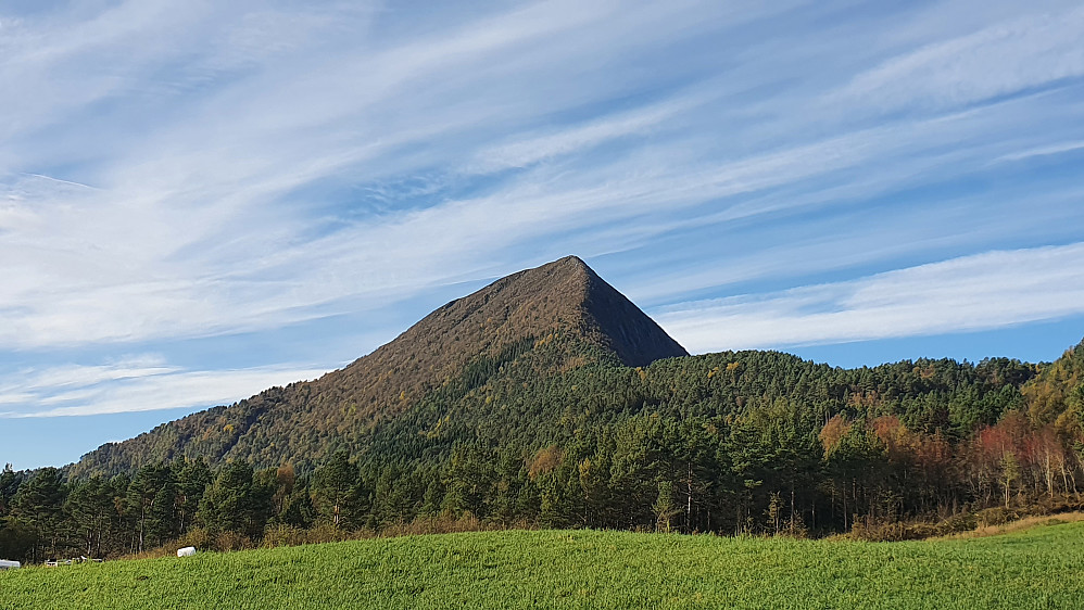 Jendemsfjellet sett fra Aureosen 