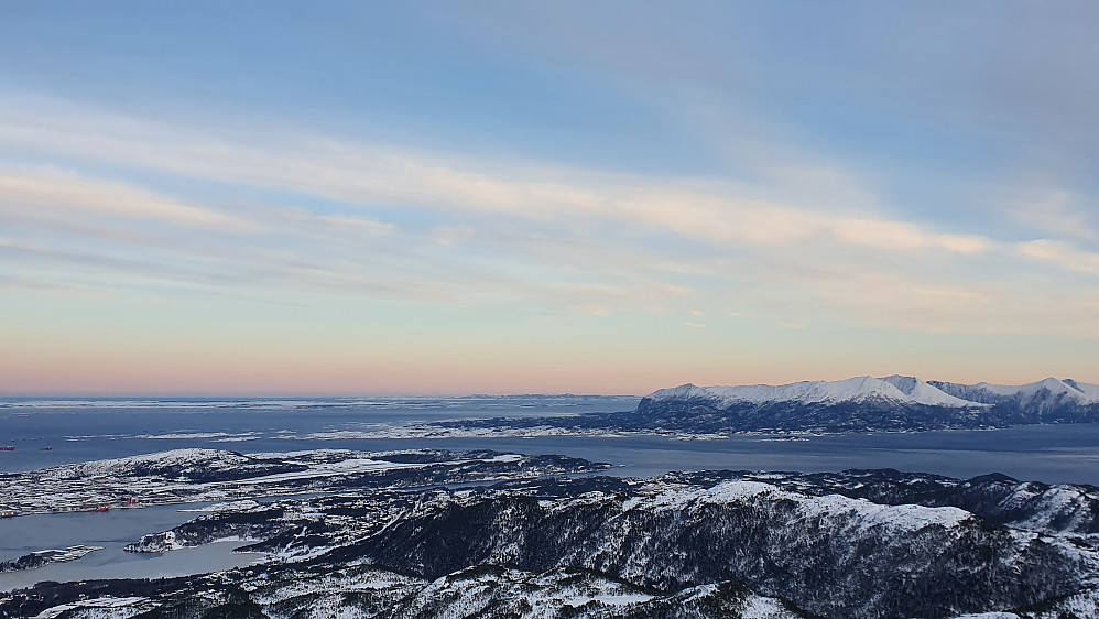 Mot Kvernberget og Tustna