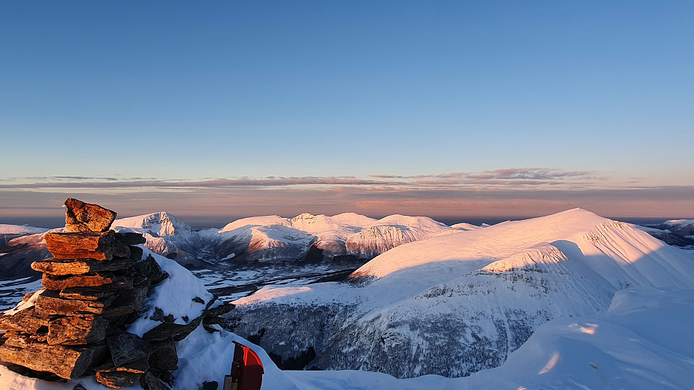 Talstadhesten, Sandnestindane og Kvannfjellet 