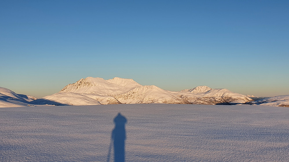 Mot Stortussen/Snøtinden og Harstadfjellet