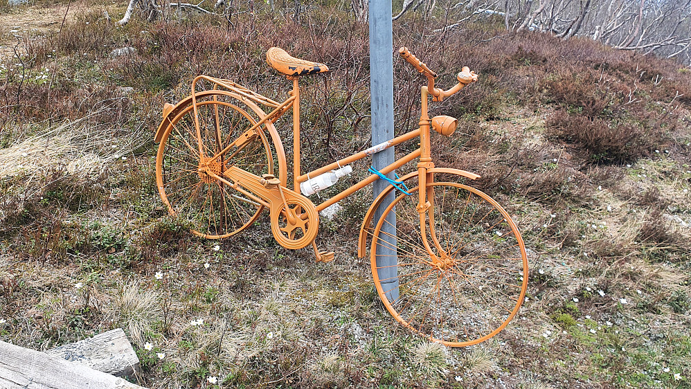 Inngangen til sykkelbygda Eresfjord 