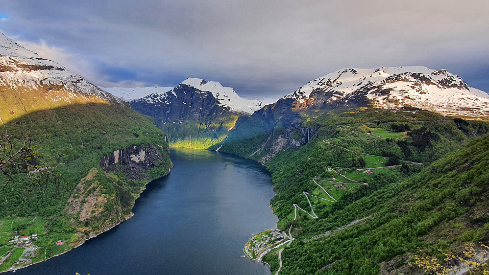 Løsta - fint utsiktspunkt utover Geirangerfjorden