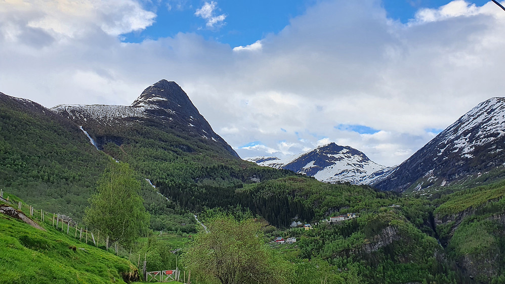 Mot Vinsåshornet og Dalsnibba