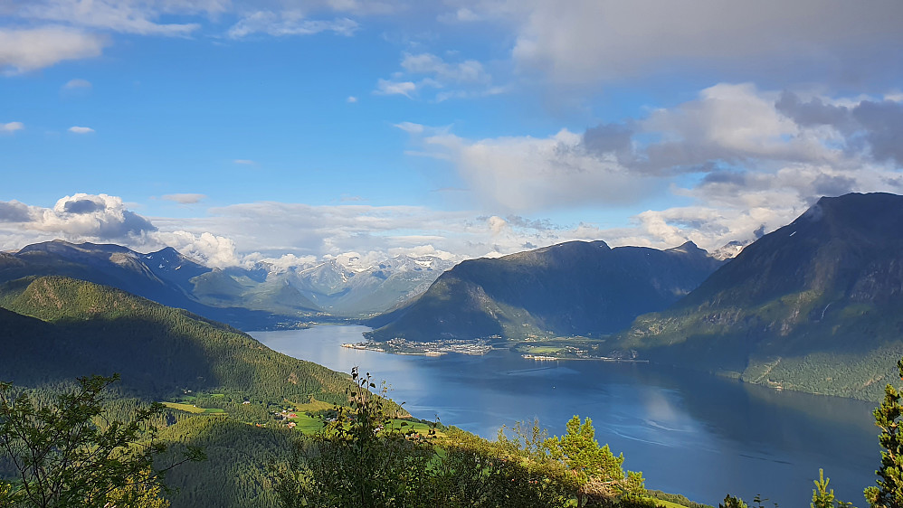 Mot Isfjorden og Åndalsnes 
