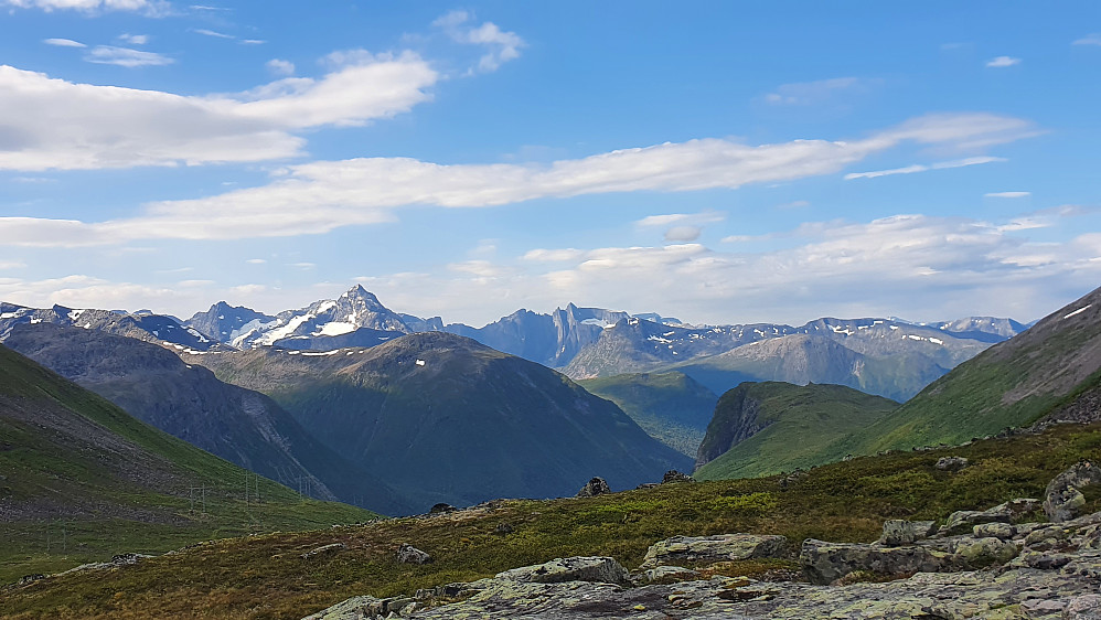 Storslagen utsikt etter hvert til mektige Romsdalstinder