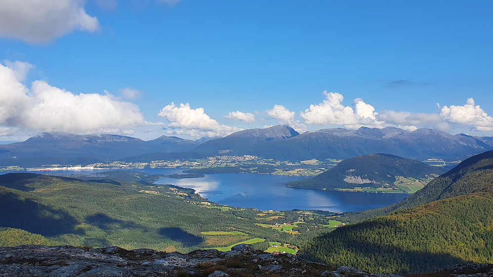 Mot Fræna/Elnesvågen fra Frænavarden