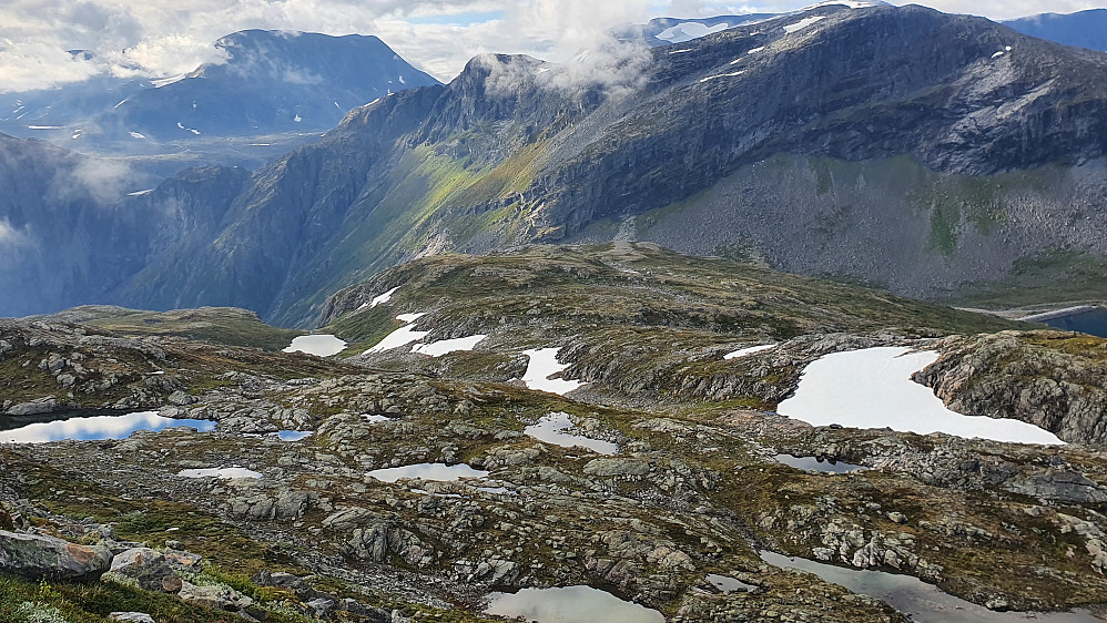 Mardalshalsen - en tørrlagt Mardalsfoss til venstre