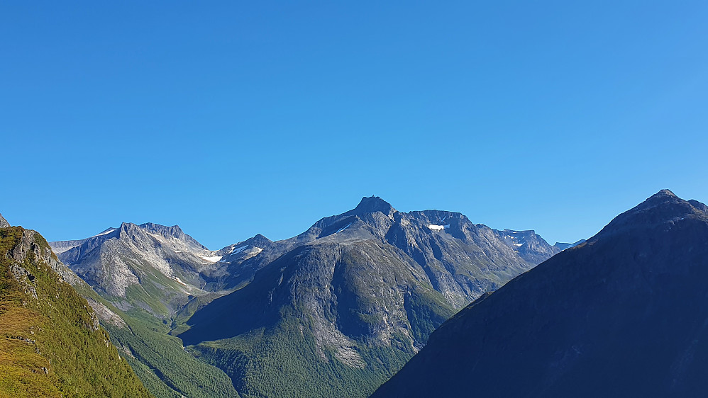 Sjøvdøla og Juratind