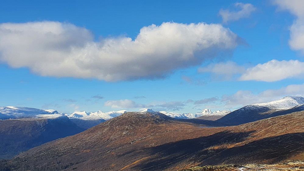 Bjorlitoppen foran kjente Romsdalsfjell