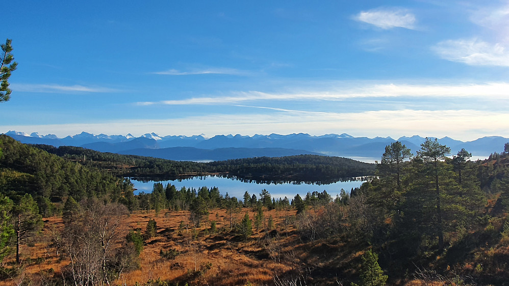 Tilbakeblikk mot Bergsvatnet og Moldepanoramaet 