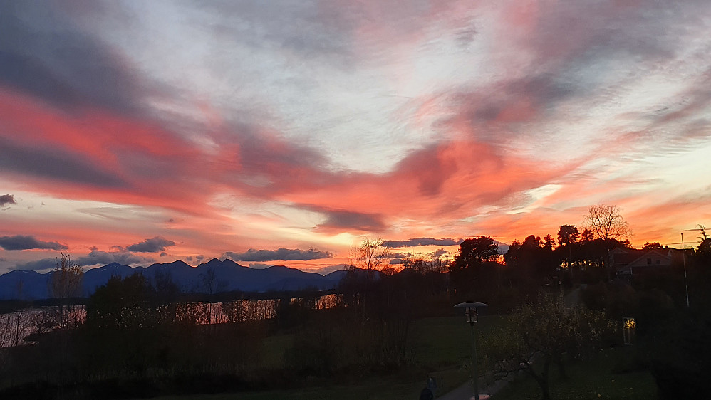Romsdalsfarger/lys ved hjemkomst