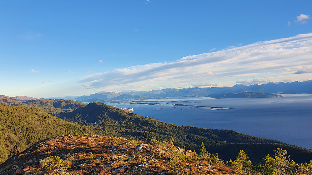 På Høgheia - Kringstadnakken til venstre for Hotel Seilet i Molde.