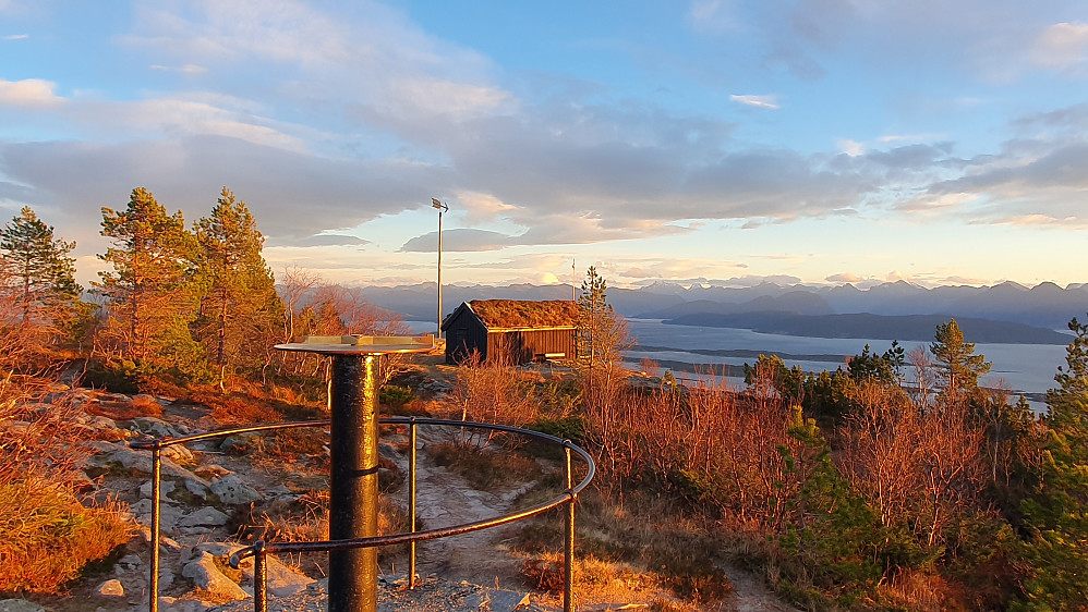 Sikteskiva på Varden i Molde (Moldepanoramaets offisielle siktested).