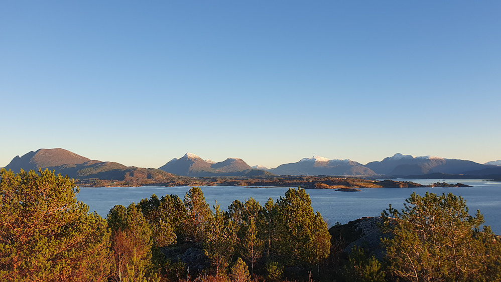 Utsikt fra Korsberget (Skalten, Talstadhesten, Kvannfjellet, Urfjellet)