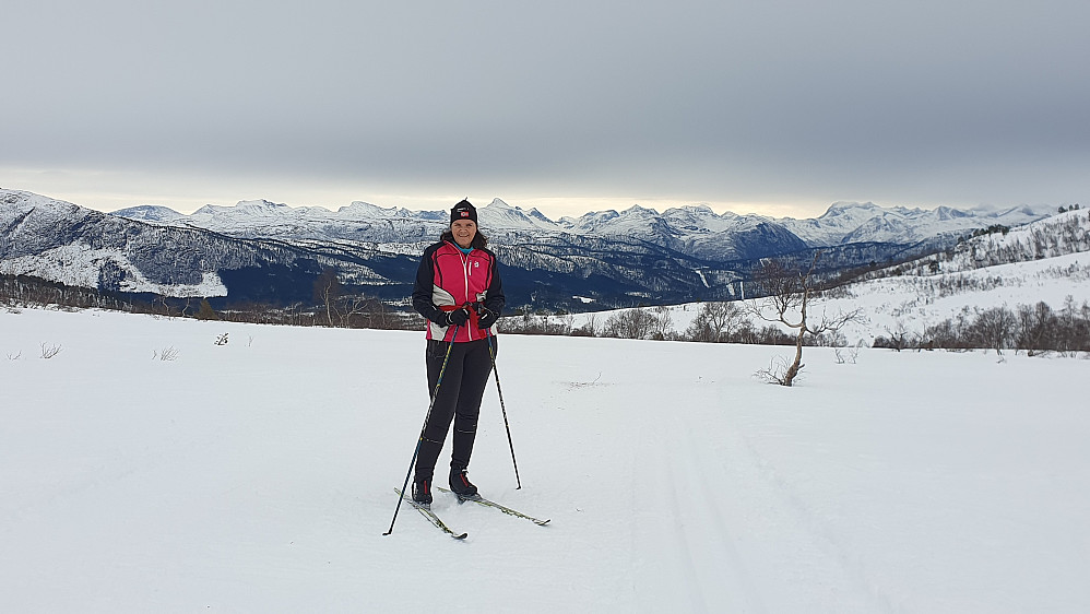 Oppe rett før Oltervatnet - mot mange gjeve topper ved Eresfjorden/Eikesdalsvatnet
