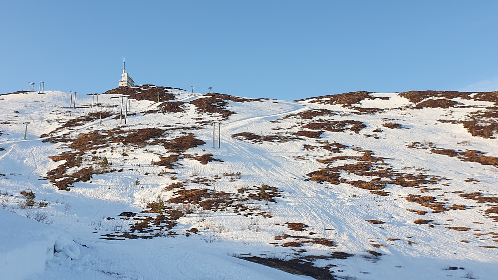 Søndagen var en hard dag for snøen, men fortsatt greit føre opp fra Brenthaugen.