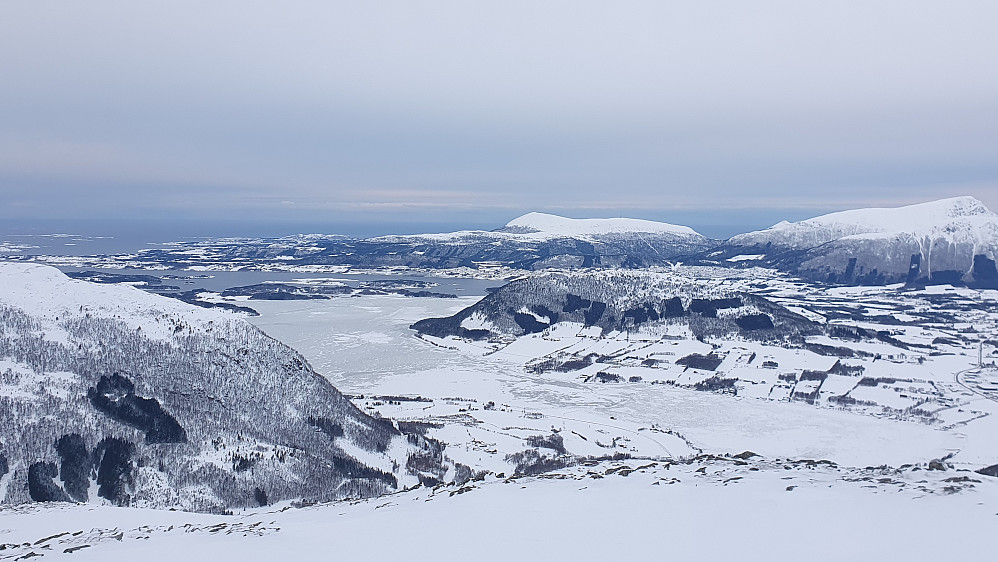 Mot Fræna, og en islagt Malmefjord  