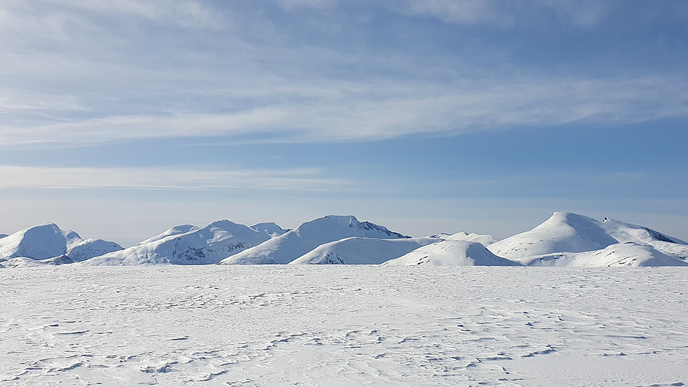 Romsdalshalvøyas tindepanorama