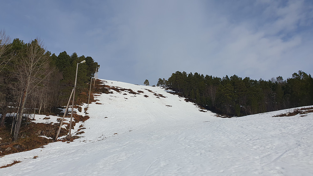 Mildværet begynner å tære på snøen i Utforløypa 