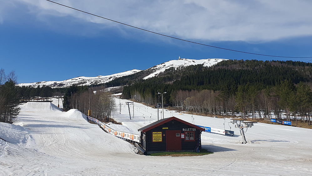 Da er trekket stengt for sesongen, men nok snø for oss ivrige randofolk
