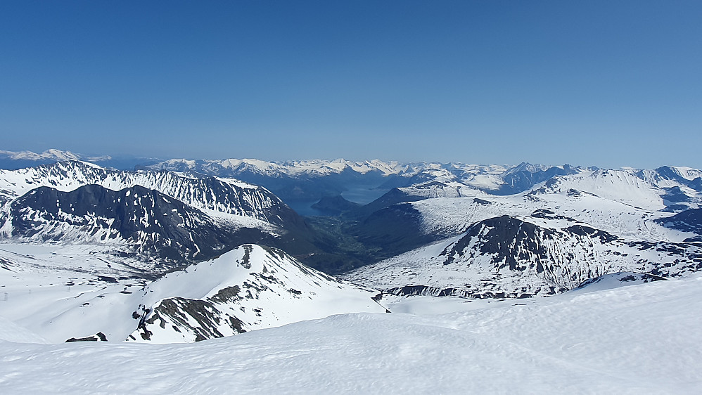 Mot Måndalen