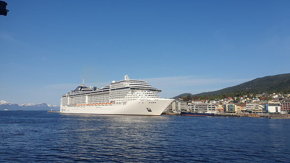Solid cruise-skip i Molde