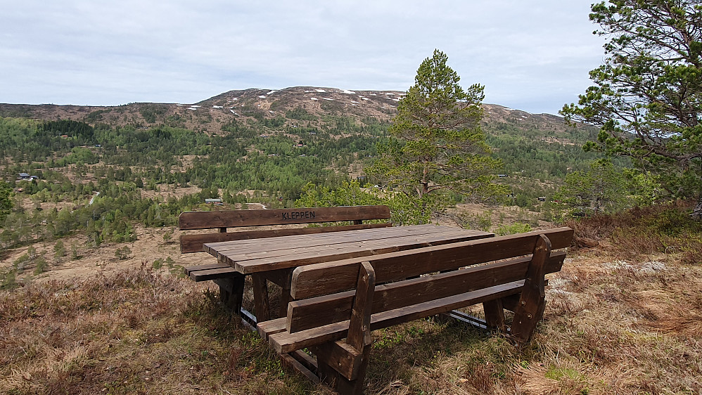 Utsiktspunkt på veg opp, mot Skåla (Grønfjellet).