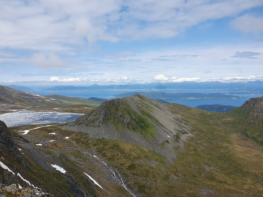 Langfjellet foran Romsdalsfjorden og Molde