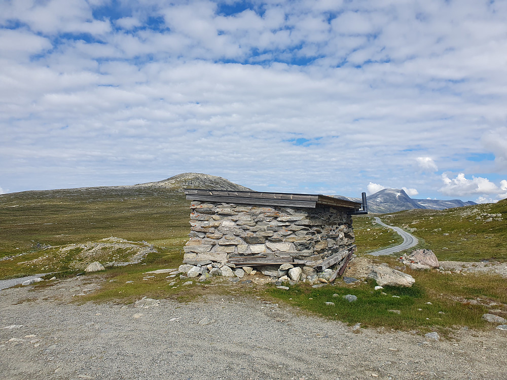 Parkerte ved Johanhytta på vegen inn i Sandgrovbotn