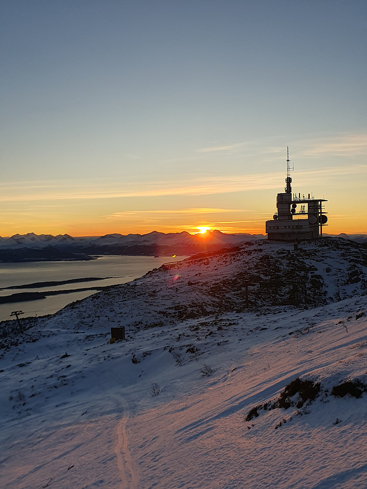 Solnedgang bak Søre Tusten 