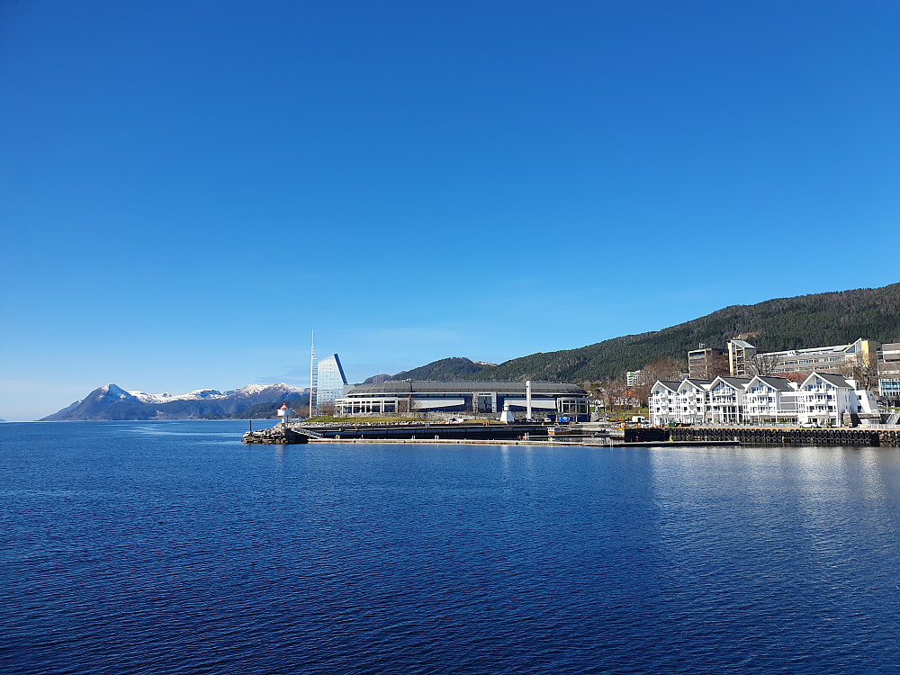 Blått i blått ut fra Molde 