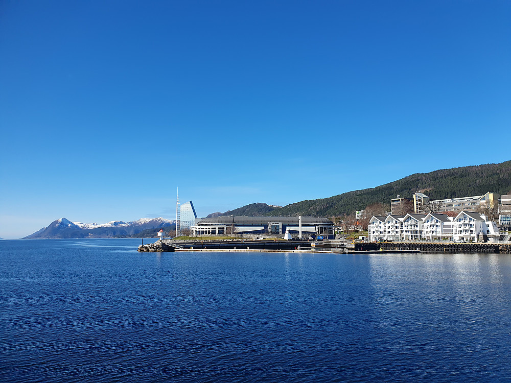 Blått i blått ut fra Molde