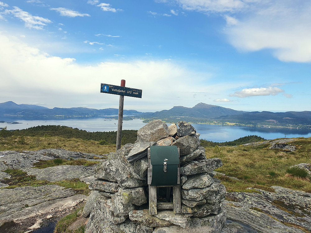 Mot Averøya og Frei
