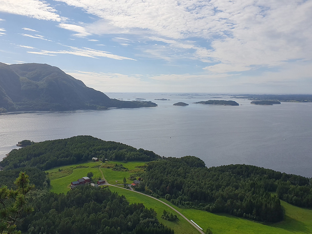 Mot Julbøen og Kjerringsundet fra Stor-Julaksla