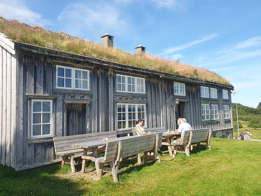 Kaffe, is og vaffel på Løvikremma kystgard