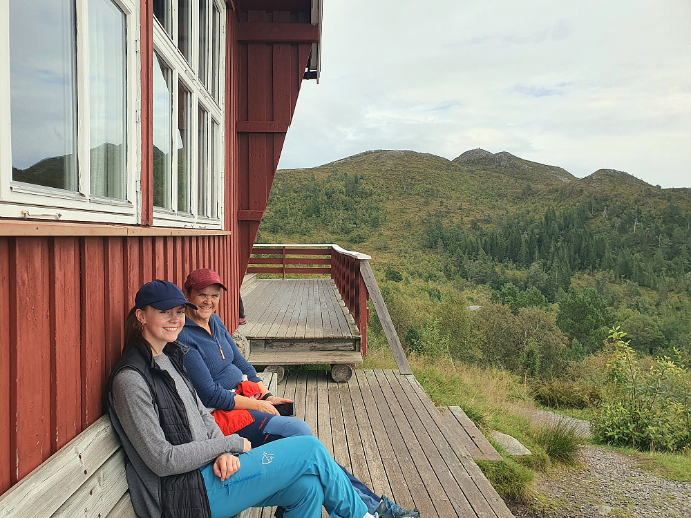 På Skihytta, med Tusenårsvarden bak 