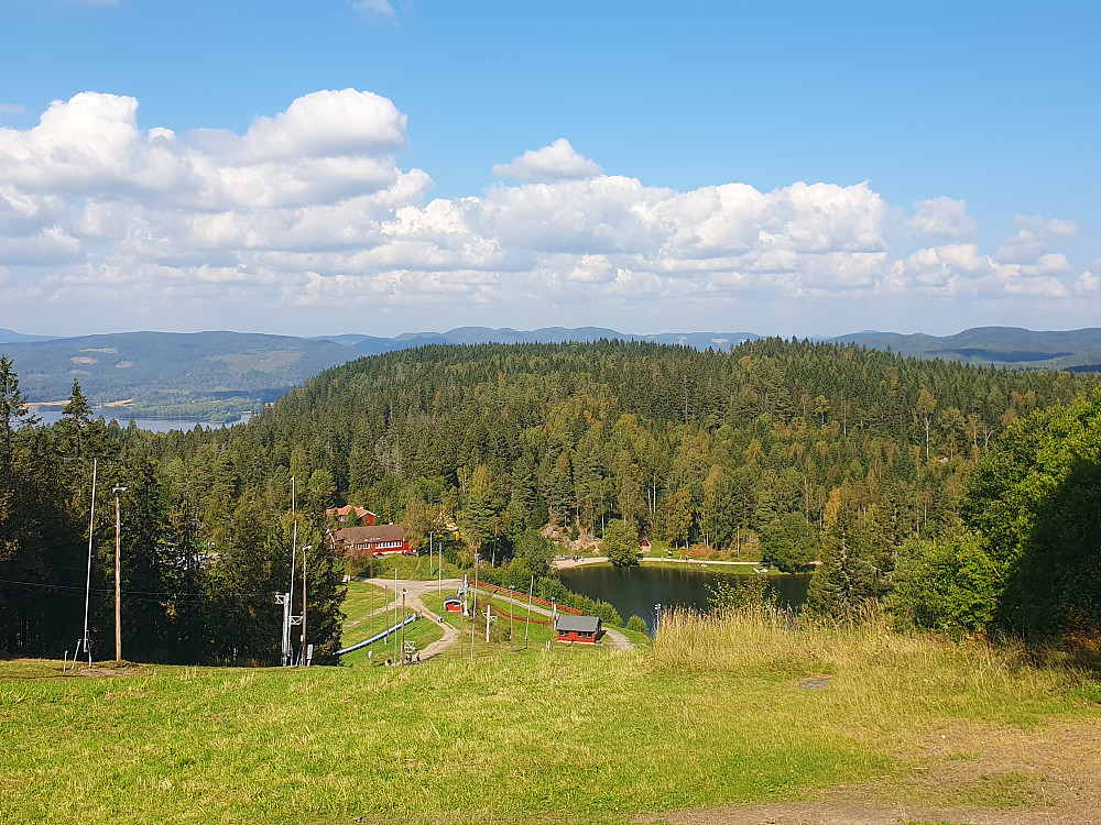 Ned mot Trollvannstua og Trollvann fra Grefsenåsen øst