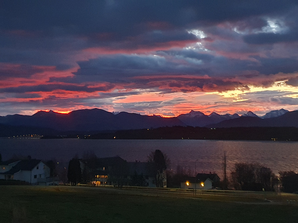Morgenlys i Myrvegen 