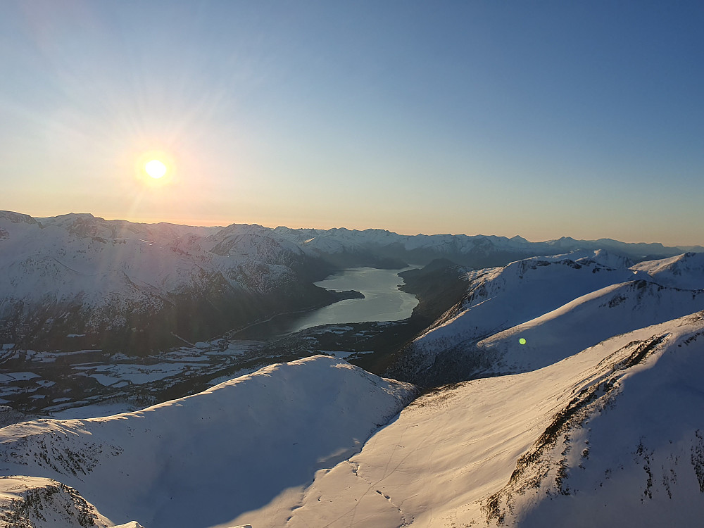 Mot Isfjorden 