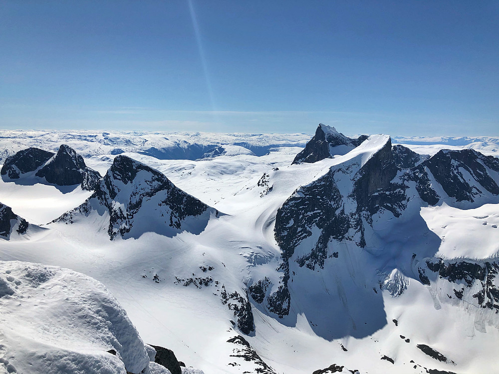 Utsikt fra toppen av Dyrhaugstinden