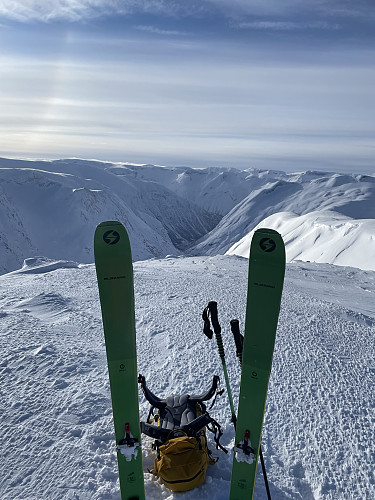 Toppen av Sætreskarsfjellet med utsikt ned mot Stryn