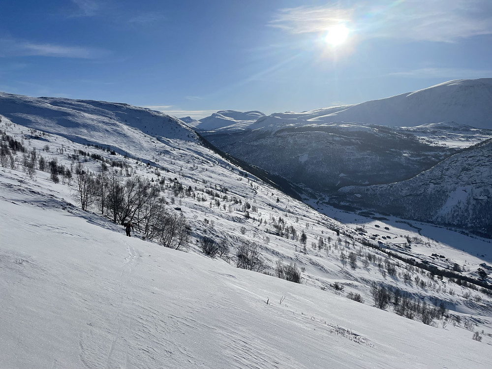 Fikk varmen i kroppen opp bakken fra Neto Sæter. En flott og kald dal, -20 grader fra start.