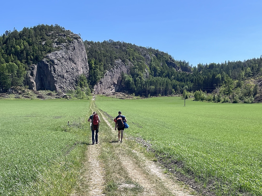 Blir ikke mer idyllisk enn innmarsjen til Hallinden
