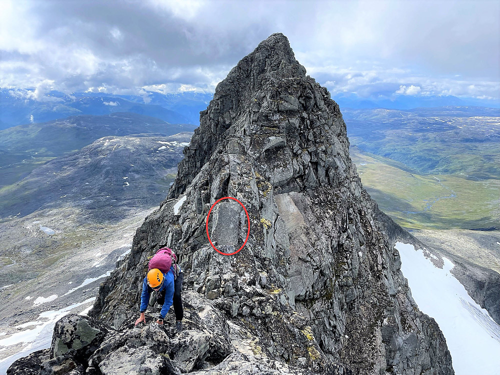 Mellom søre og ned til klatringa opp til V0 var det veldig kurrant. Kom til en morsom sklie på ca 3m hvor vi brukte friksjonen. Gikk fint å skli ned men hardt å være bukse. 